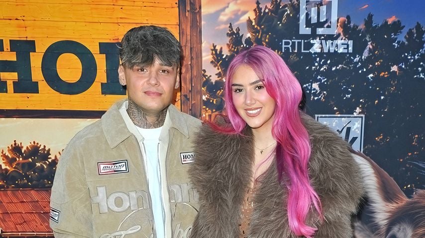 Akka (Furkan Akkaya) und Lisa Marie Akkaya bei der Premierenfeier von RTLZWEI "Der Promihof" auf dem Gertrudenhof in Hürth