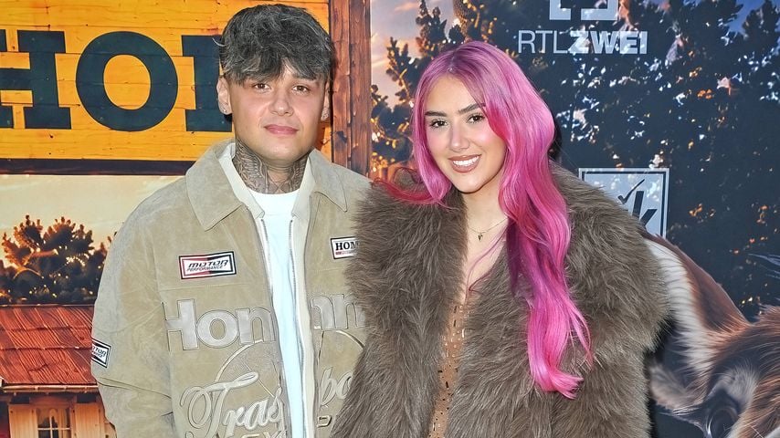 Akka (Furkan Akkaya) und Lisa Marie Akkaya bei der Premierenfeier von RTLZWEI "Der Promihof" auf dem Gertrudenhof in Hürth