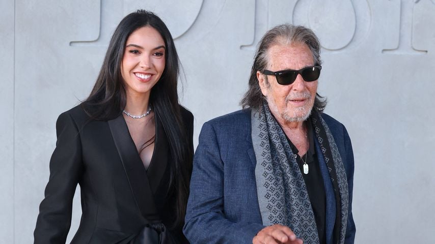 Al Pacino (86) besucht mit Freundin Noor (32) Fashionshow