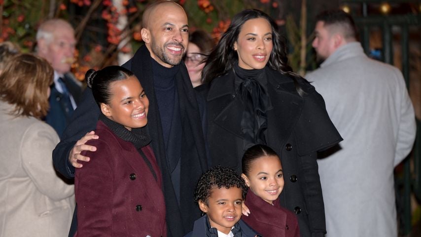 Marvin und Rochelle Humes besuchen mit ihren Kindern den "Together At Christmas"-Gottesdienst in London