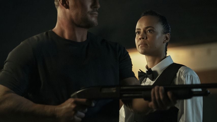 Alan Ritchson (Jack Reacher) und Maria Sten (Frances Neagley) in "Reacher", Staffel 3