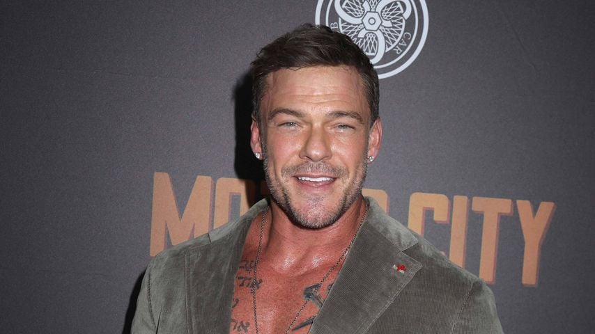 Red Carpet nach dem Skandal: Alan Ritchson zeigt viel Haut