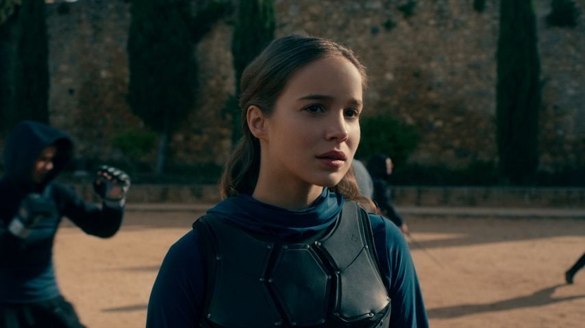 Wem sieht "Warrior Nun"-Star Alba Baptista bloß so ähnlich?