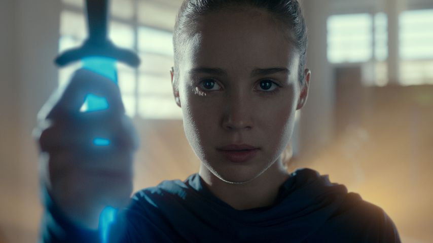 Alba Baptista am Set von "Warrior Nun"