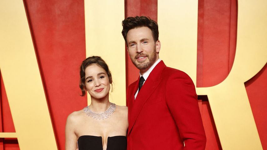 Alba Baptista und Chris Evans bei der Vanity Fair Oscars Party 2024