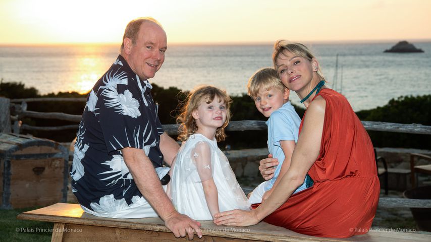 Fürst Albert und Fürstin Charlène mit ihren Zwillingen Prinzessin Gabriella und Prinz Jacques
