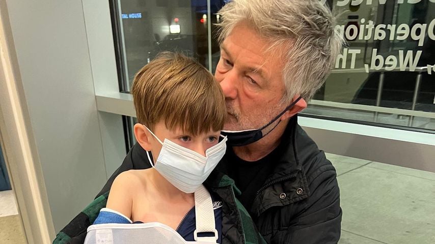 Hilaria und Alec Baldwin besorgt: Sohn Rafael brach sich Arm