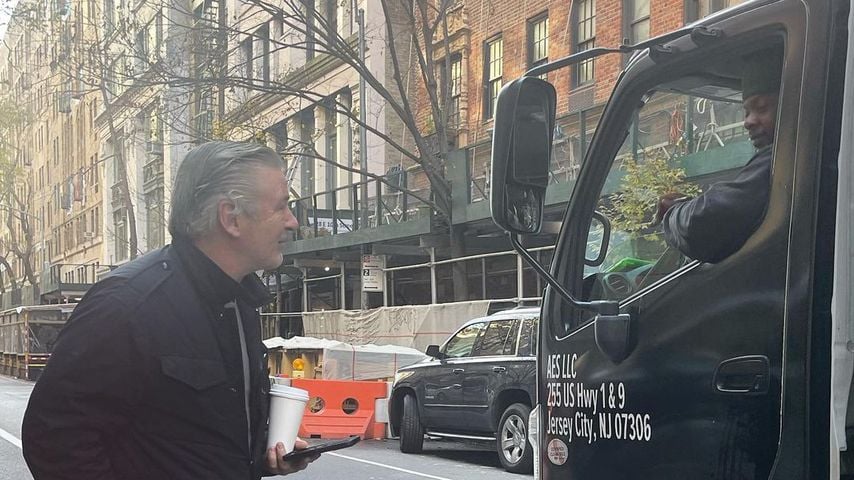 Im "Rust"-Drama: Alec Baldwin bekommt Support von Fremden