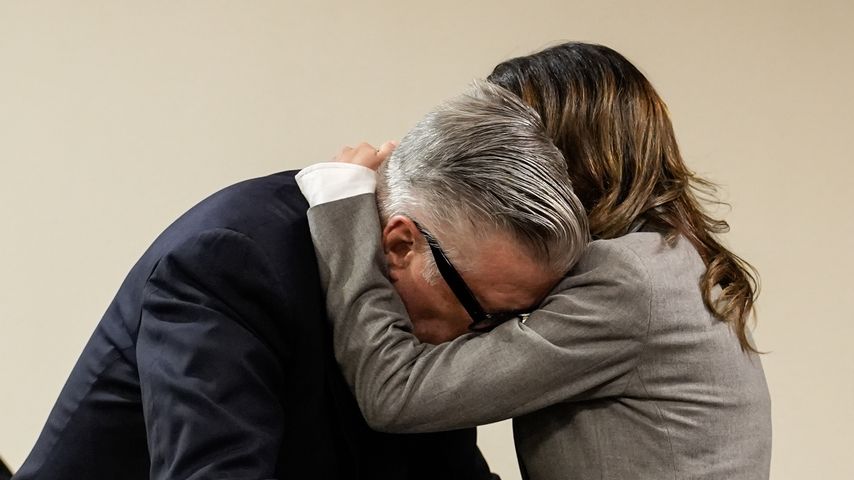 Alec Baldwin und seine Frau Hilaria im Gerichtsprozess