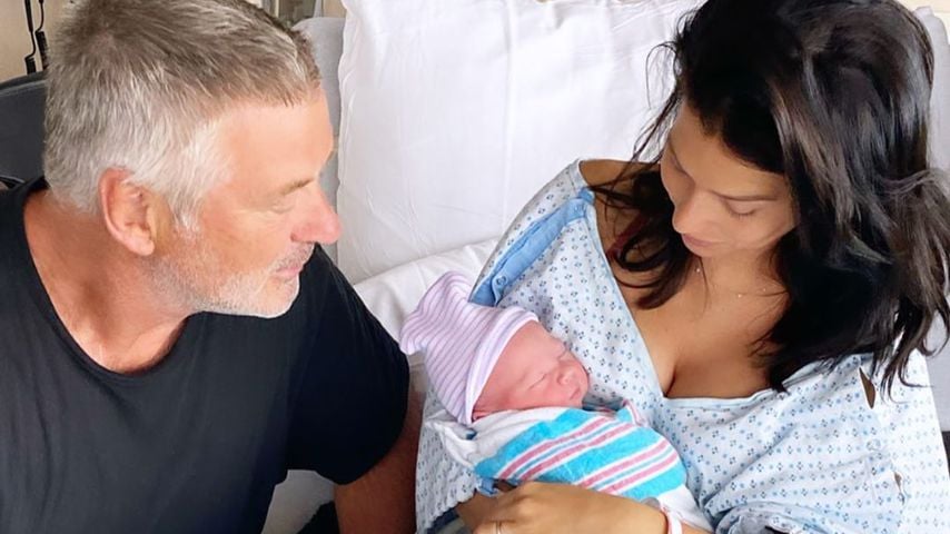 Alec und Hilaria Baldwin mit ihrem neugeborenen Sohn im September 2020