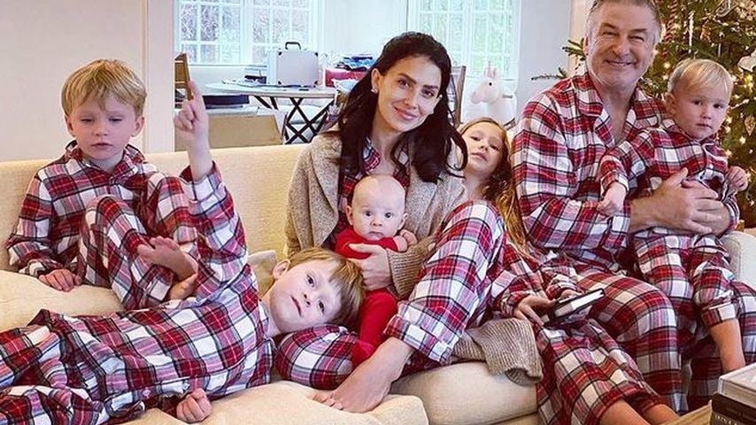 Alec und Hilaria Baldwin mit all ihren Kindern, Weihnachten 2020