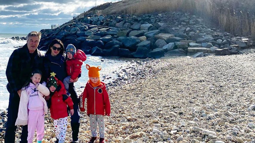 Alec und Hilaria Baldwin mit ihren Kindern