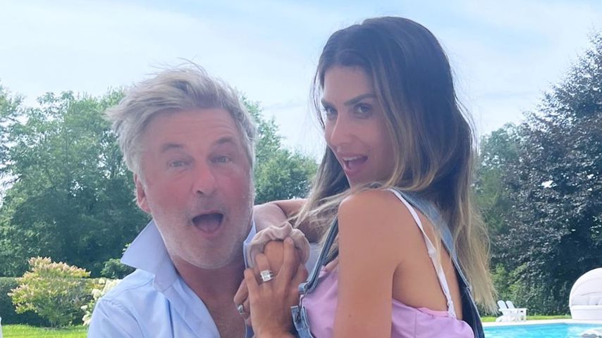 Richtige Pose? Hilaria und Alec Baldwin wollen jung aussehen