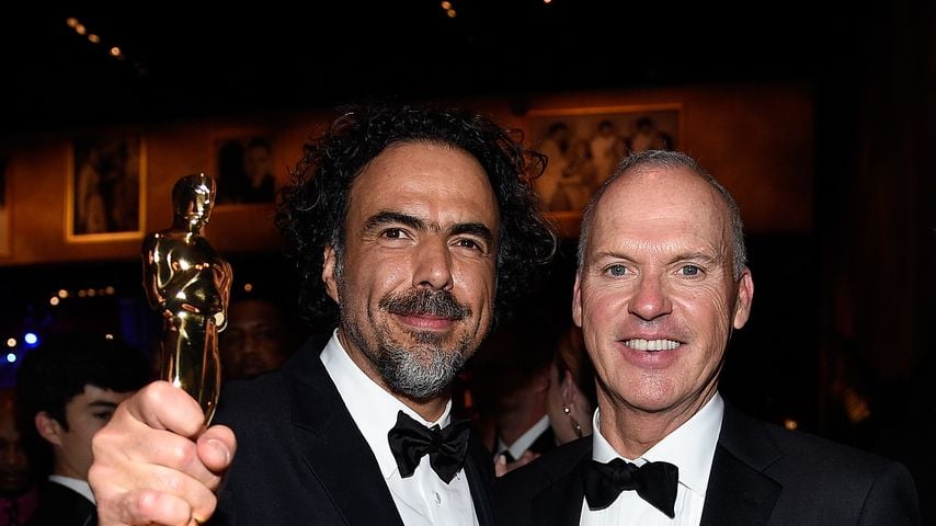 Alejandro González Iñárritu und Michael Keaton beim Governors Ball der 87. Oscars in Hollywood