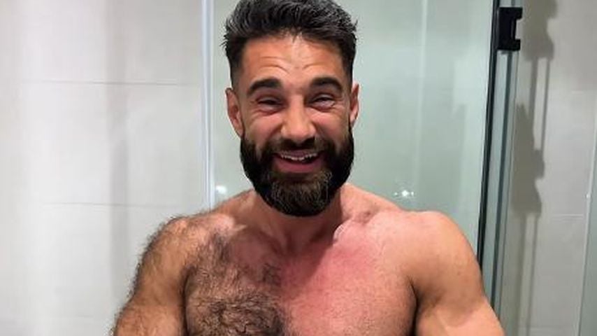 Aleks Petrovic wird für behaarten Oberkörper verspottet