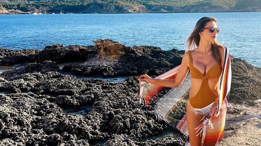 Alessandra Ambrosio im Juli 2022 auf Ibiza