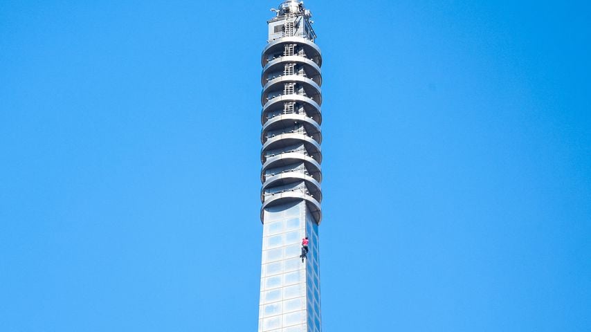 Alex Honnold klettert am Taipei 101 in Taipeh, kurz vor dem Erreichen der Spitze, am 25. Januar 2026