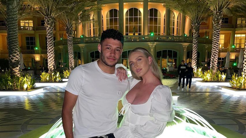 Alex Oxlade-Chamberlain und Perrie Edwards im November 2021