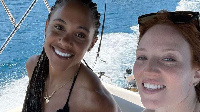 Alex Scott und Jess Glynne zeigen ihr Liebesglück im Urlaub