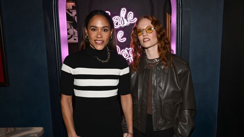 Alex Scott und Jess Glynne feiern bei Londoner Dinnerparty