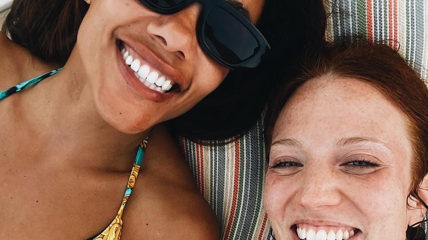 Alex Scott und Jess Glynne turteln total verliebt im Urlaub
