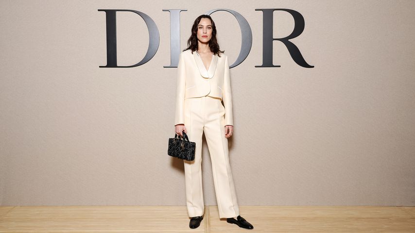 Alexa Chung bei der Dior-Fashionshow in Paris, 2024