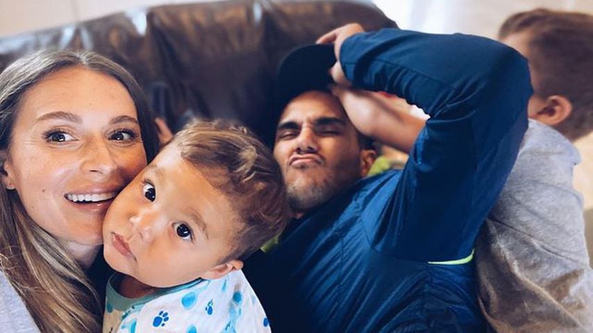 Alexa und Carlos PenaVega mit ihren Söhnen