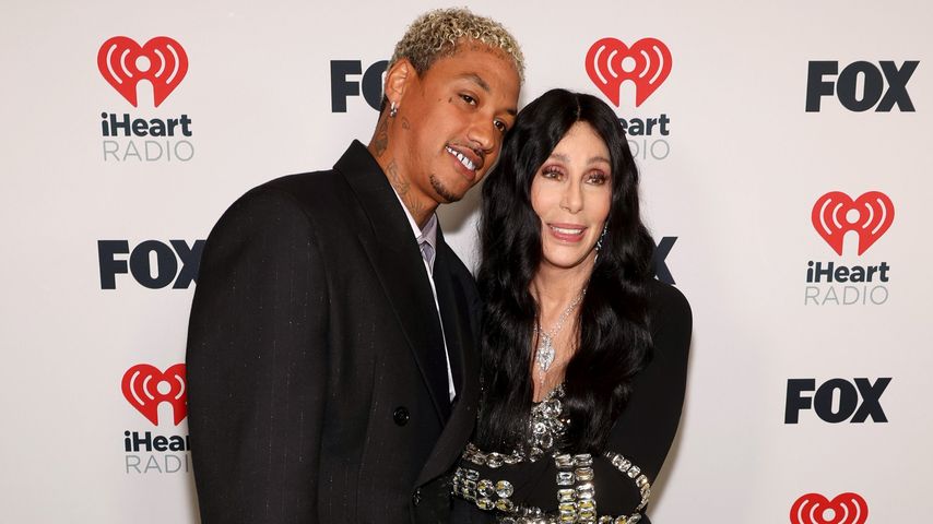 Alexander Edwards und Cher bei den iHeartRadio Music Awards 2024