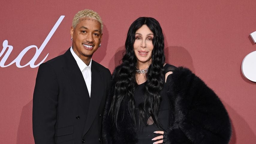 Alexander Edwards und Cher auf der amfAR Gala 2024