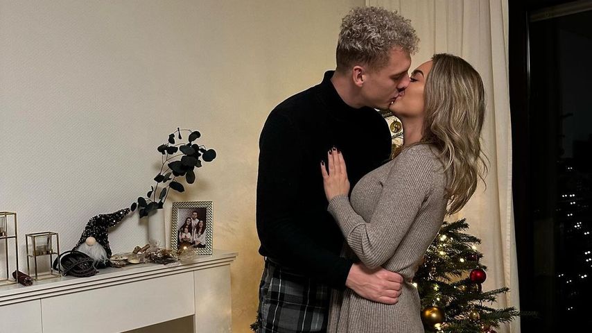 Alexander Golz mit seiner Freundin an Weihnachten 2023