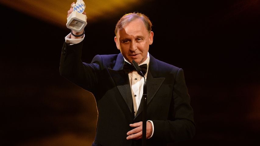 Alexander Held beim Bayerischen Fernsehpreis 2014 mit seiner Auszeichnung als Bester Schauspieler in einer TV-Serie