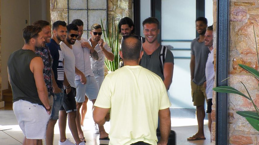 "F*ck drauf": Alex' Bachelorette-Einzug sorgt für Aufsehen!