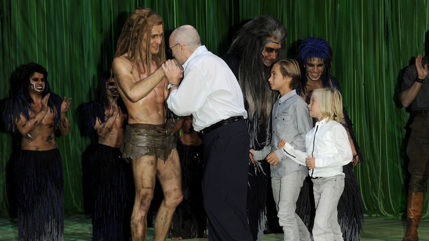Alexander Klaws als Tarzan mit Phil Collins in Hamburg im Oktober 2011