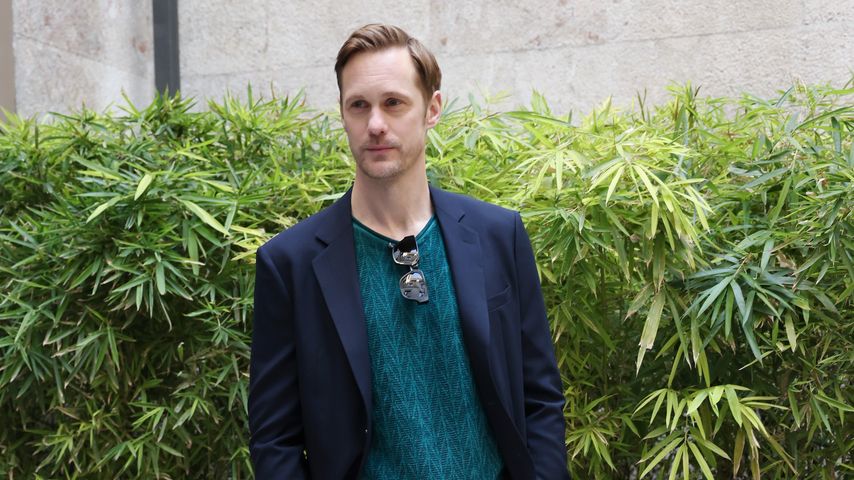 Alexander Skarsgård im Februar 2022 in Mailand