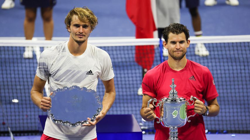 Alexander Zverev und Dominic Thiem bei der Siegerehrung vom Finale der US Open 2020