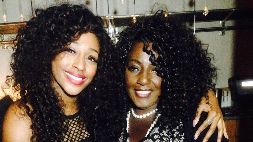 Alexandra Burke mit ihrer Mutter Melissa Bell
