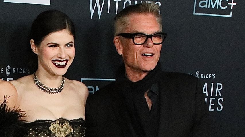 Harry Hamlin gibt Co-Star Alexandra Daddario Erziehungstipps