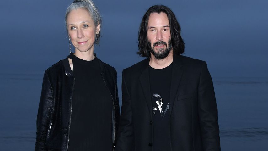 Süß! Keanu Reeves' Liebste kutschiert ihn zum "Matrix"-Set