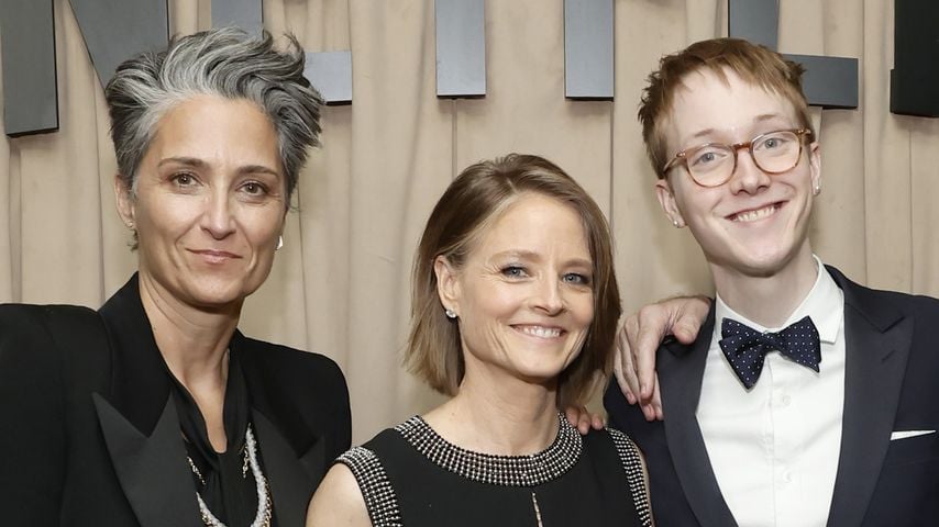 Alexandra Hedison, Jodie Foster und  Sohn Kit Bernard bei der Netflix Golden-Globes-Afterparty 2025 in Beverly Hills