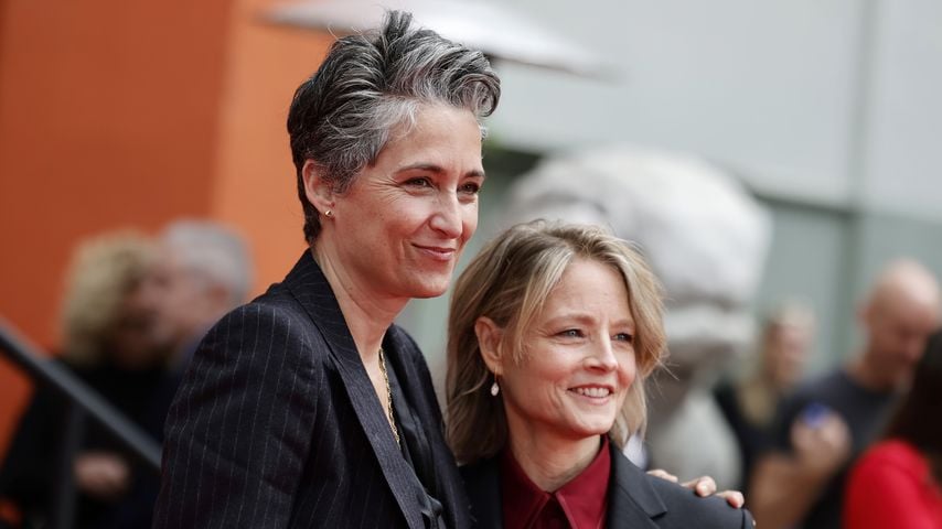 Alexandra Hedison und ihre Partnerin Jodie Foster im April 2024