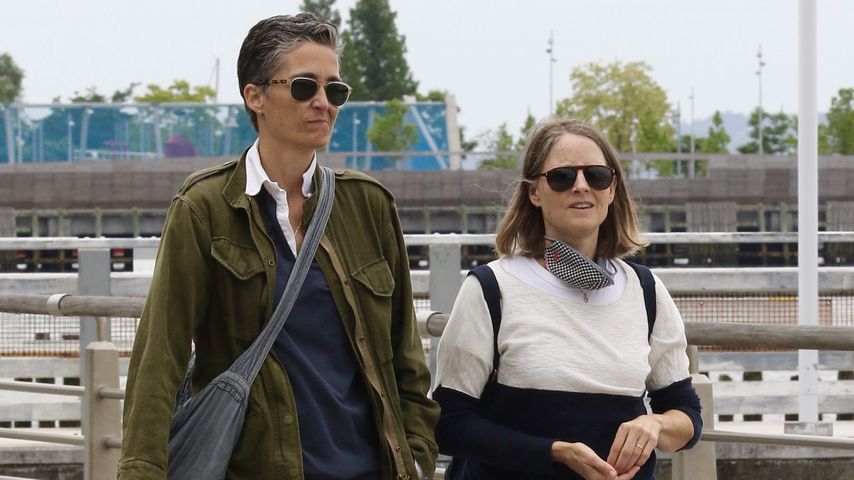 Seltener Anblick: Jodie Foster mit Frau Alexandra on Tour