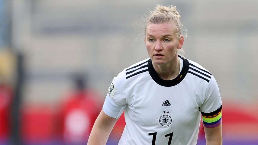 Alexandra Popp, Profifußballerin