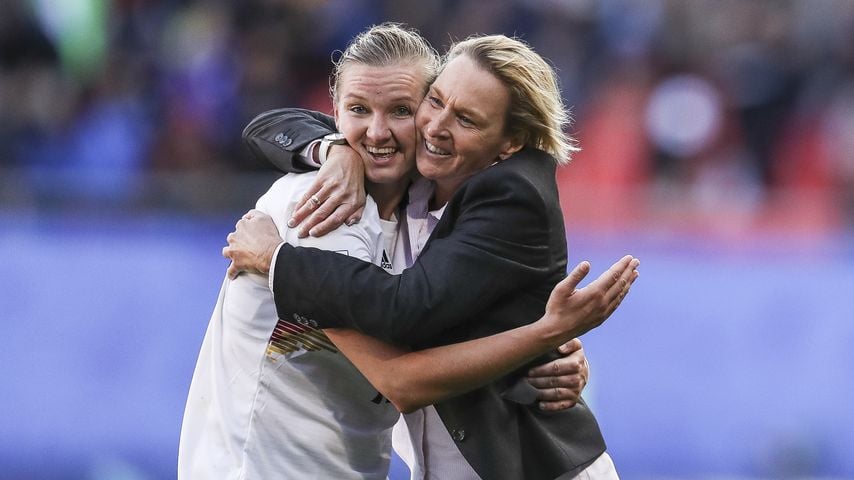 Alexandra Popp und Martina Voss-Tecklenburg, Juni 2019