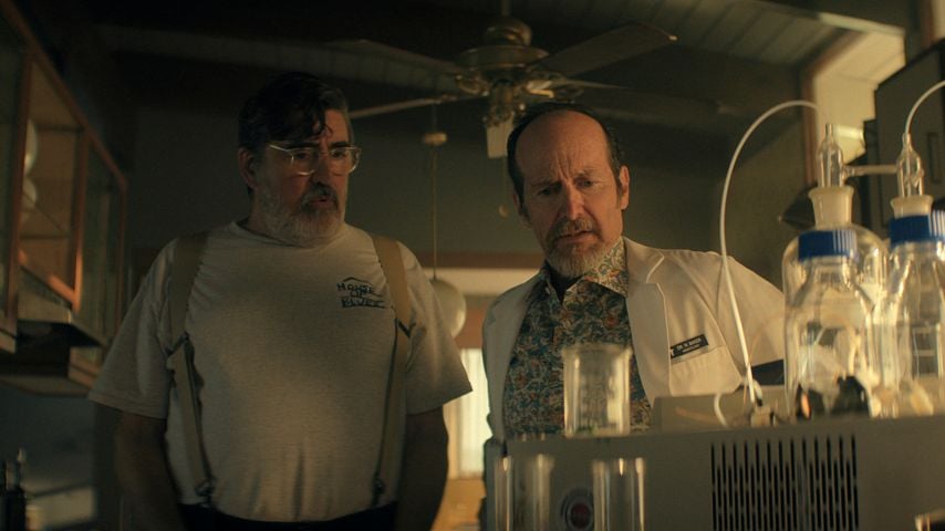 Alfred Molina als Sam und Denis O'Hare als Wally in der Netflix-Serie "The Boroughs"