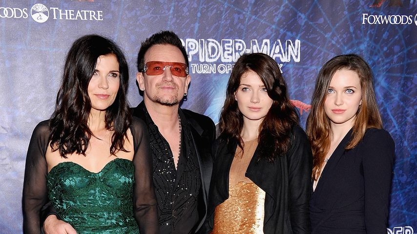 Ali Hewson und Bono mit ihren gemeinsamen Kids Eve und Jordan