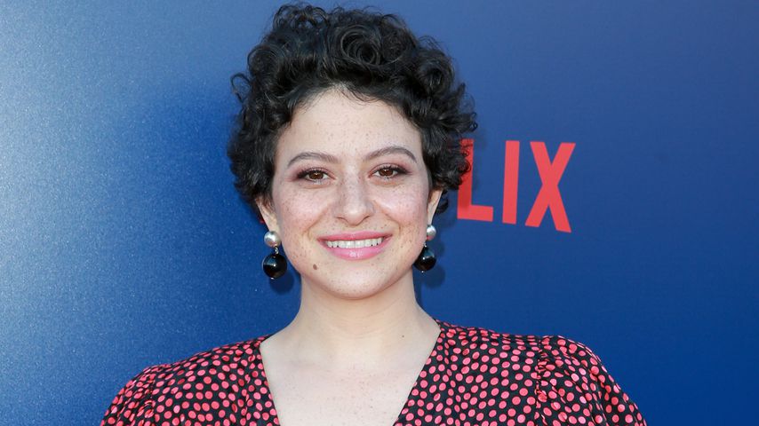 Nach Brad-Pitt-Flirtgerüchten: Wen küsst Alia Shawkat hier?