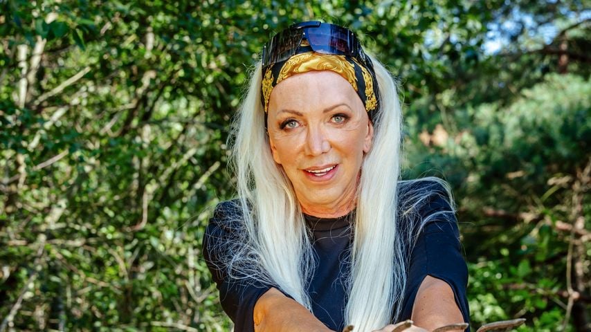 Triggerwarnung: "Der Promihof"-Alicia zeigt blutige OP-Narbe