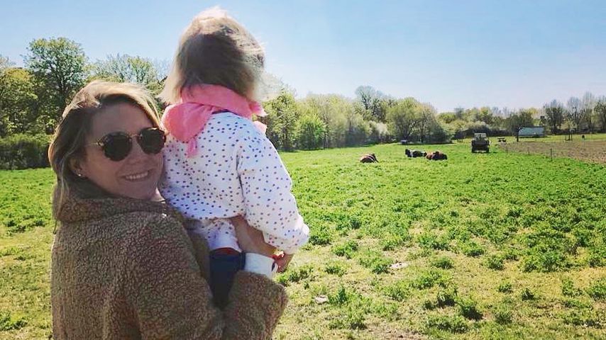 Alina Merkau mit ihrer Tochter