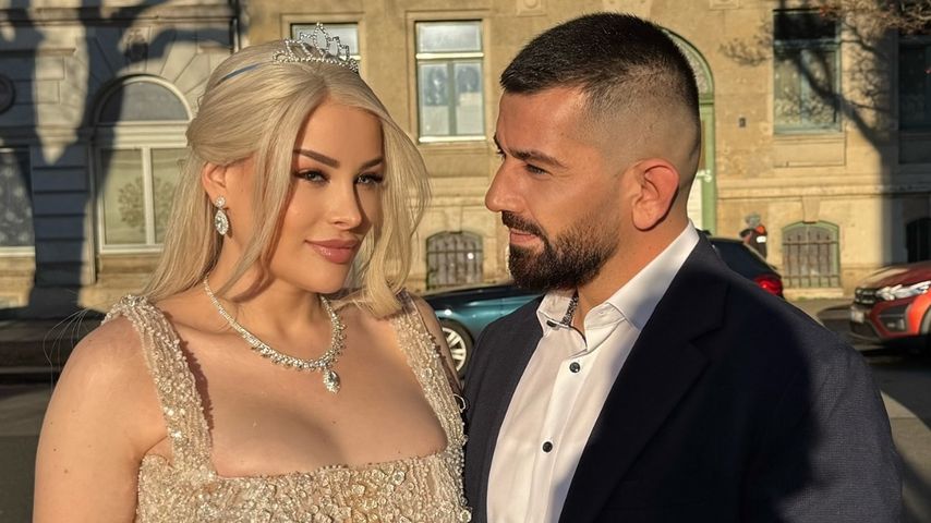 Mit Glitzer und Krönchen: Aline Bachmann hat geheiratet