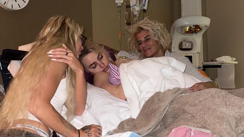 Alisha Lehmann mit Schwester Shona und Mutter Sarah, Juni 2025